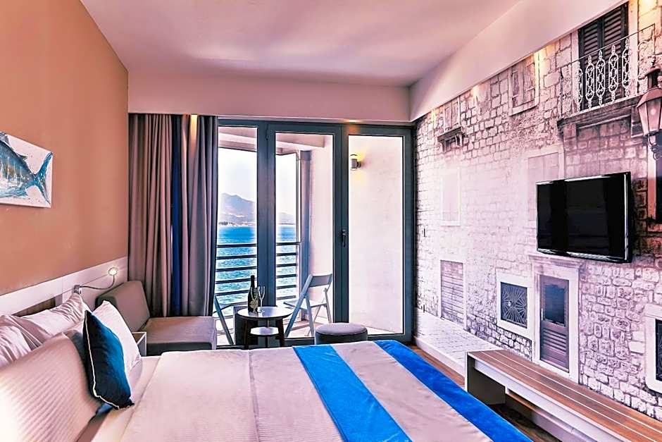 Carine Hotel Delfin