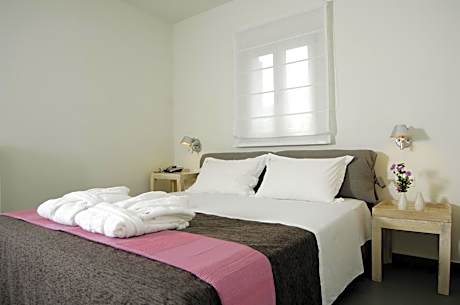 Family Apartment with Side Sea View