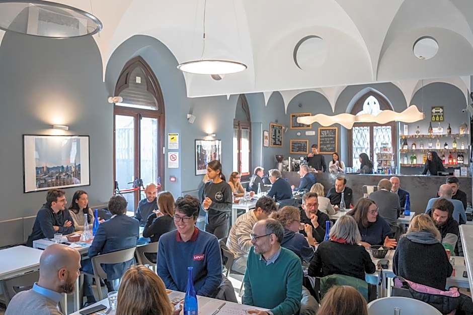 Babila Hostel & Bistrot