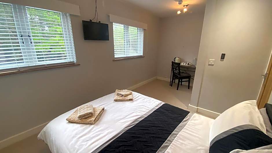 Deepcut Lodge Bed & Breakfast Self Service