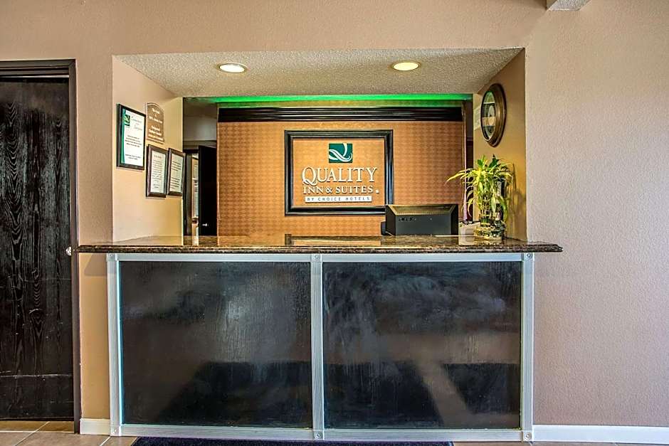 Quality Inn & Suites West Bend