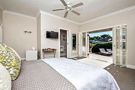 Bollard Bay House