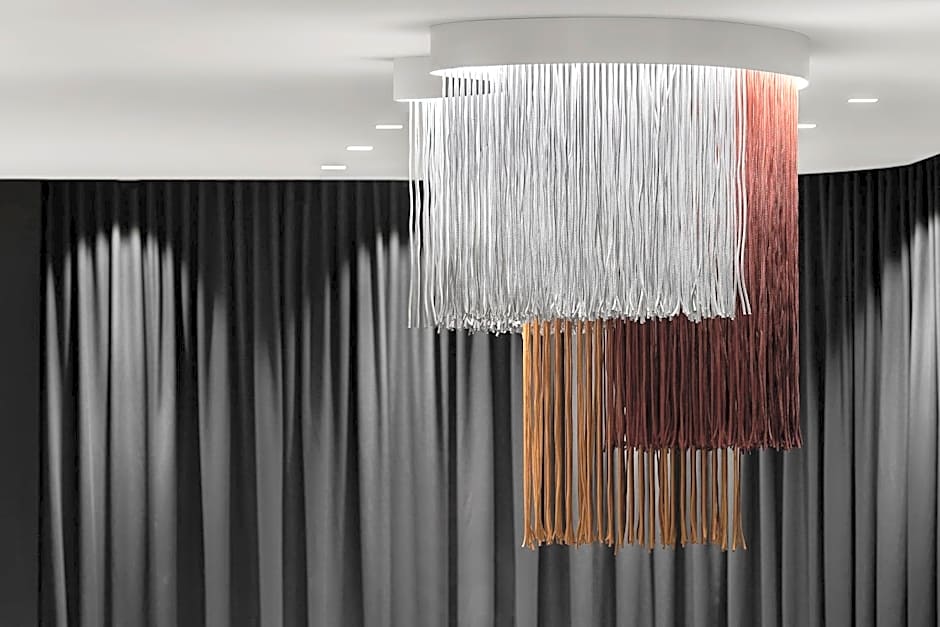 Renaissance Milwaukee West Hotel