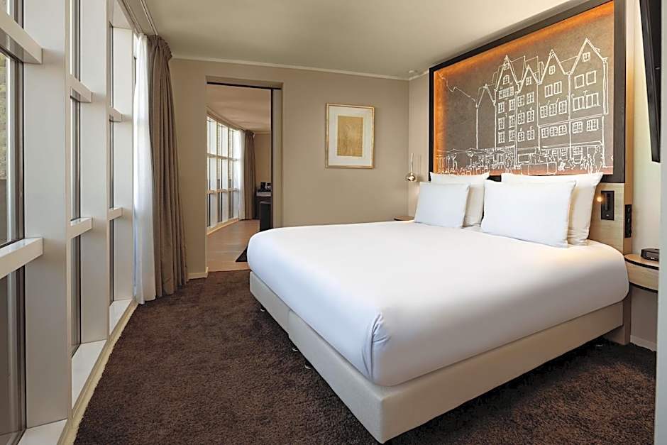 Wasserturm Hotel Cologne, Curio Collection by Hilton