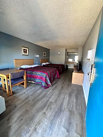 Queen Room with Two Queen Beds - Non-Smoking