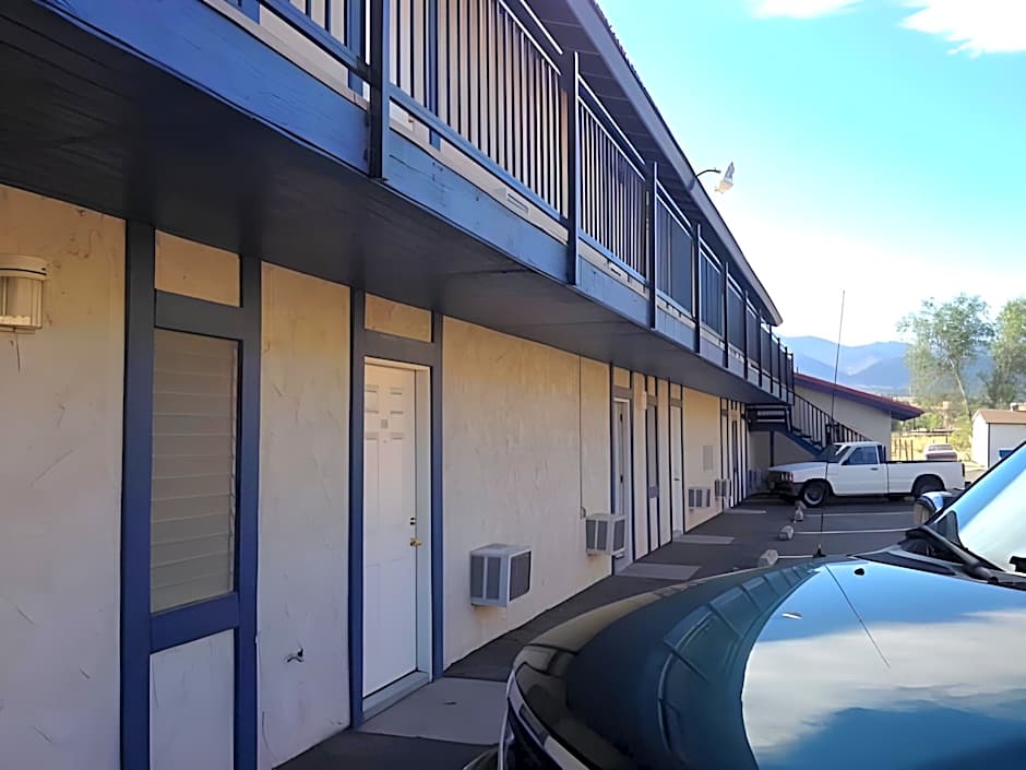 Golden Hills Motel