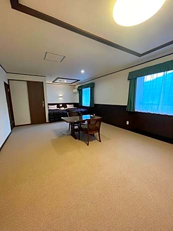 Standard Twin Room with Shared Bathroom