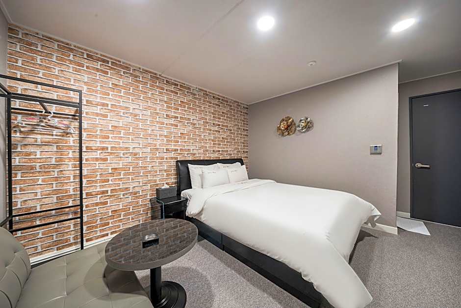 Gunsan Hotel May