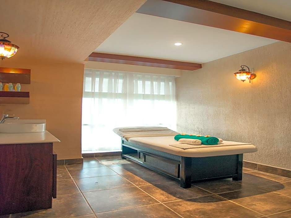 Diamond Plaza Apartments