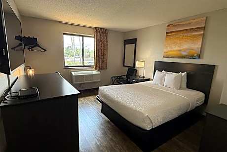 Queen Room/Second Floor, No Elevator, Non-Smoking
