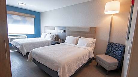 2 Queen Beds Standard Mobil Access Tub