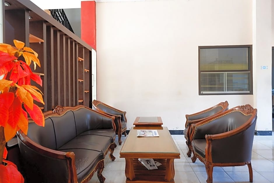 RedDoorz Plus near Stadion Wijaya Kusuma