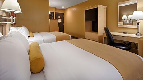 Queen Room with Two Queen Beds and Pool Access - Main Floor