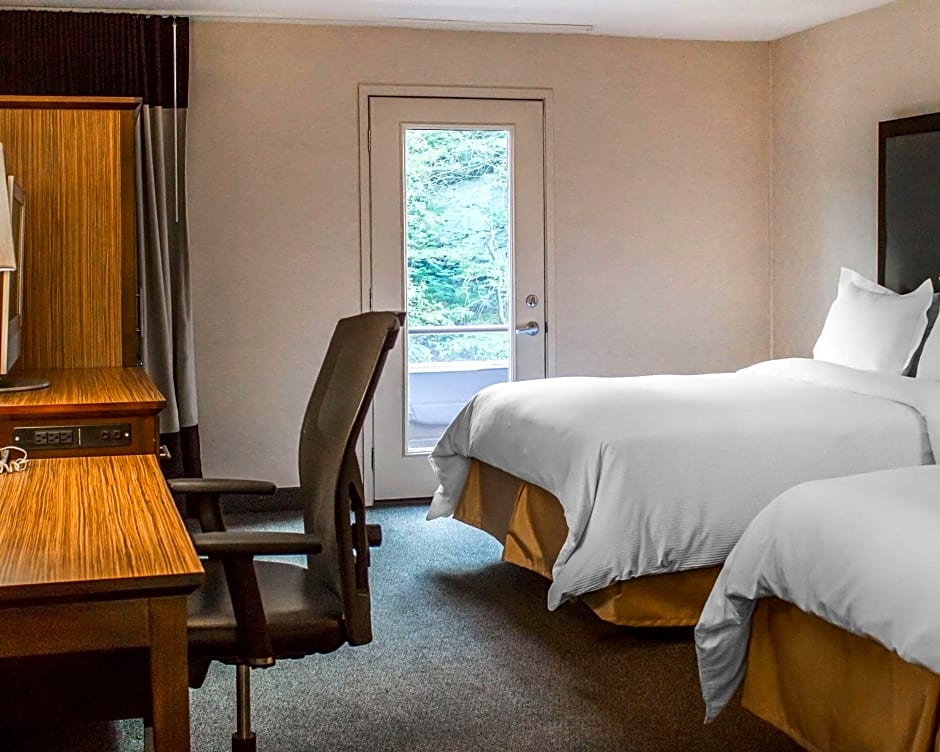 The Woodlands Inn