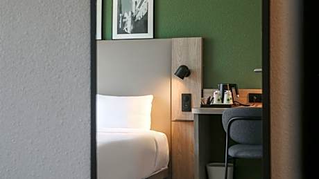 Superior Room - 1 King Bed