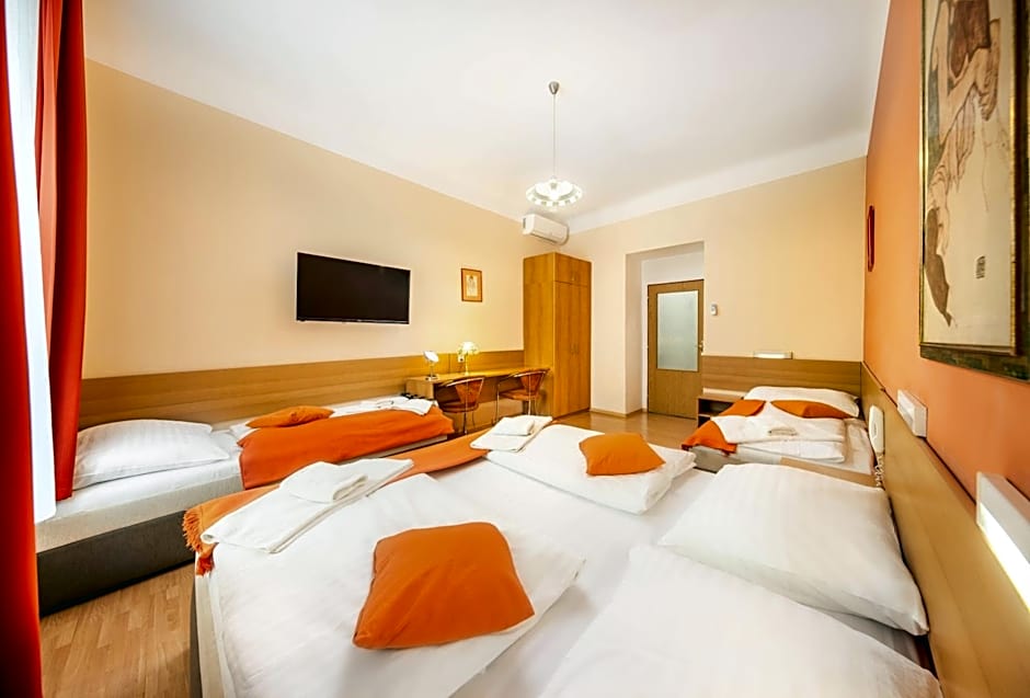 Hotel Golden City Garni