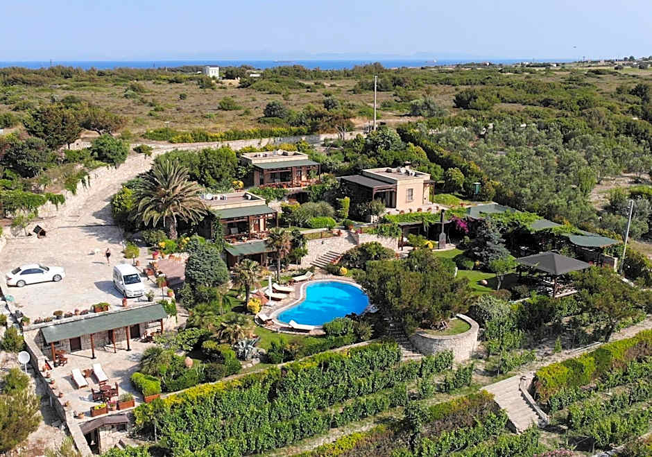 Ada Bacchus Hotel