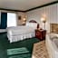 Emerald Dolphin Inn & Mini Golf