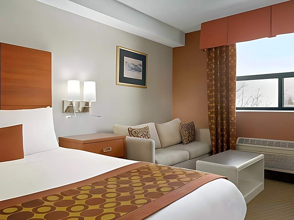 Travelodge by Wyndham Windsor