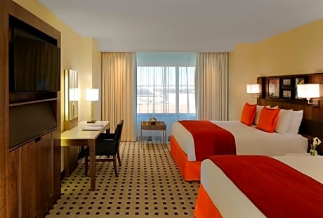 Queen Room with Two Queen Beds and City or Valley View - Non Smoking