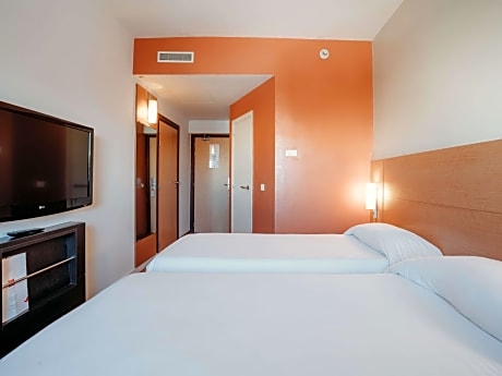Standard Twin -2 Single Beds