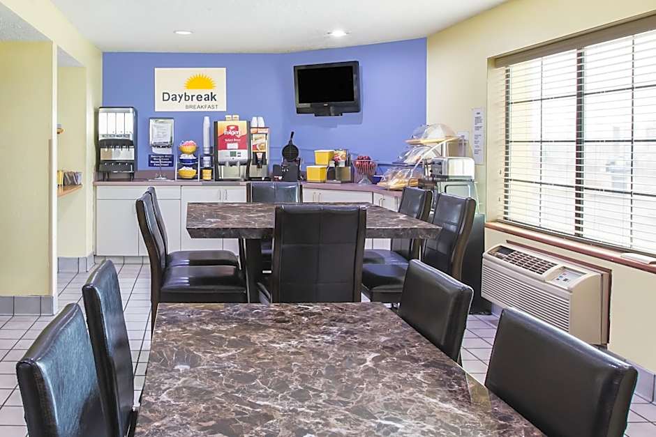 Days Inn by Wyndham Blue Springs