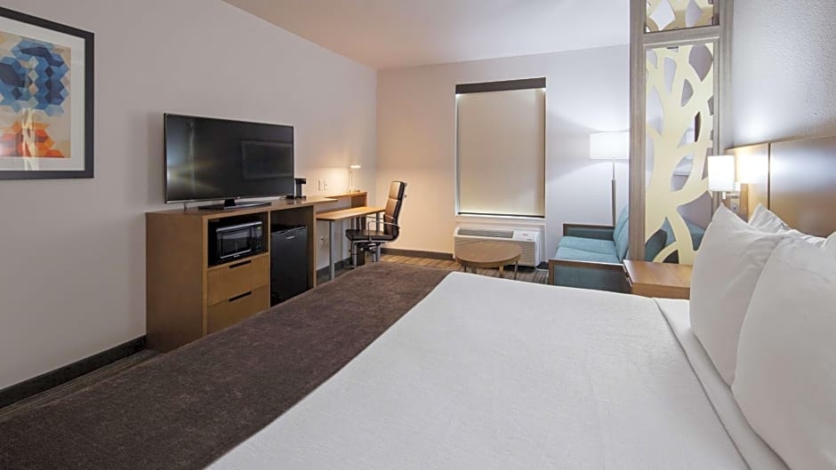 Best Western Green Oaks Inn