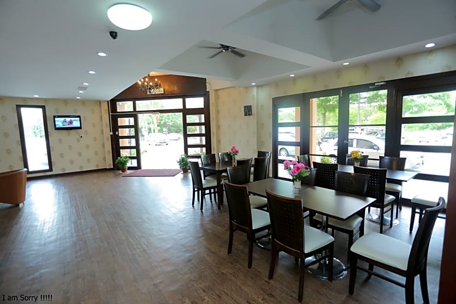 JAM Hotel Kota Warisan Near ERL Salak Tinggi Sepang