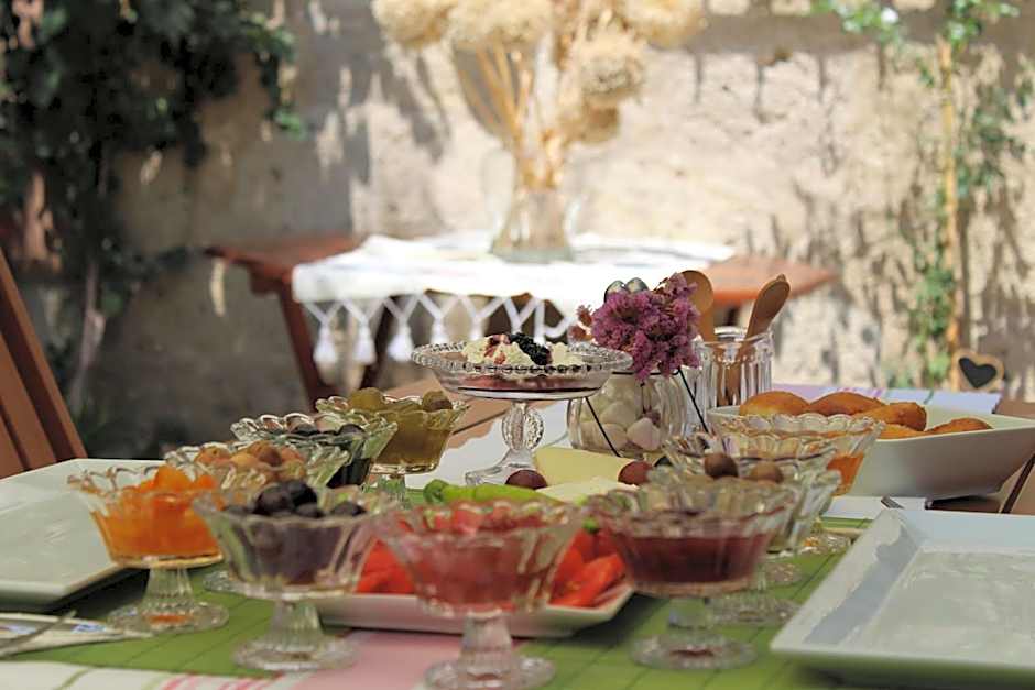 Lilyum Alaçatı - Taş Ev