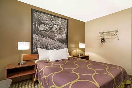 Queen Room - Mobility Access/Non-Smoking