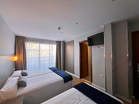 Quadruple Room with Terrace