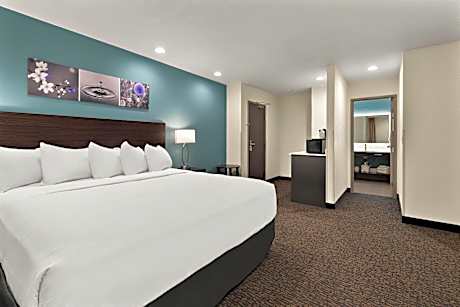 Quadruple Room with Two King Beds - Non Smoking