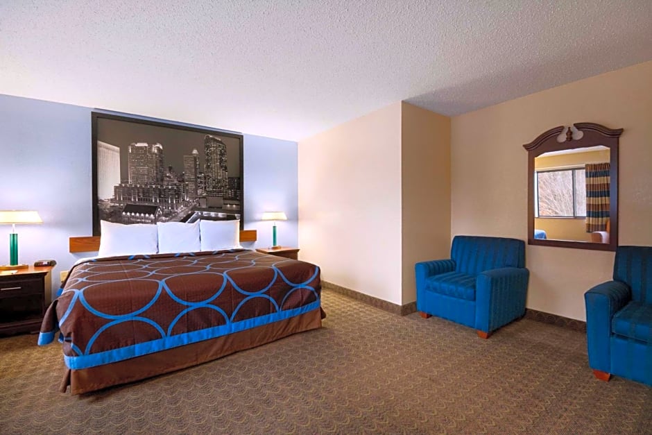 Super 8 by Wyndham Charlotte University