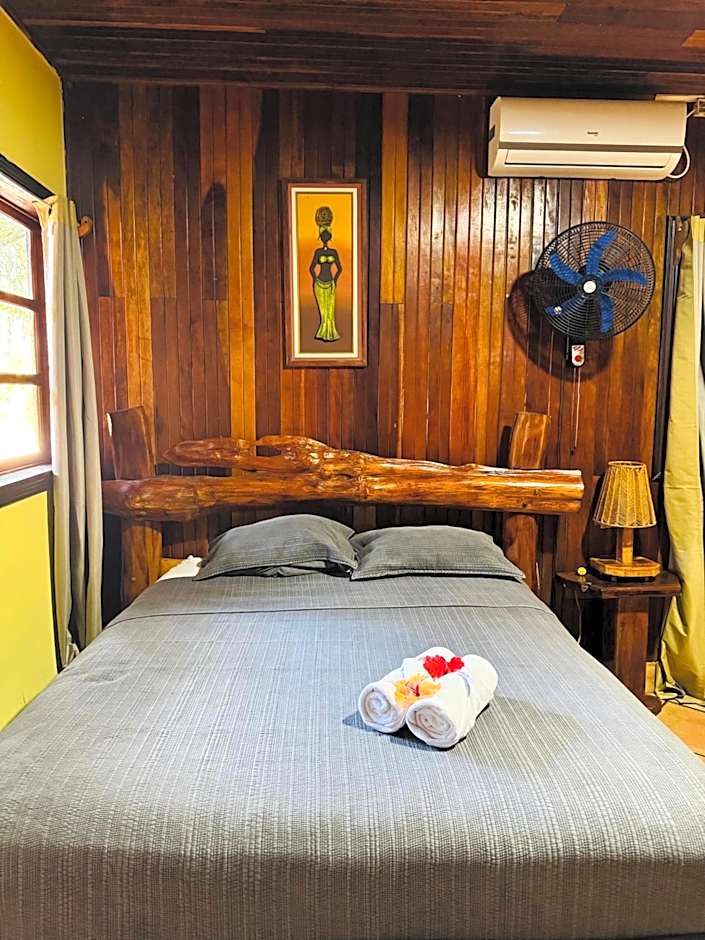 Hotel La Isla Inn