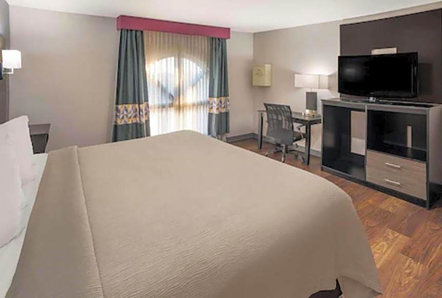 Quality Inn & Suites Cincinnati I-275