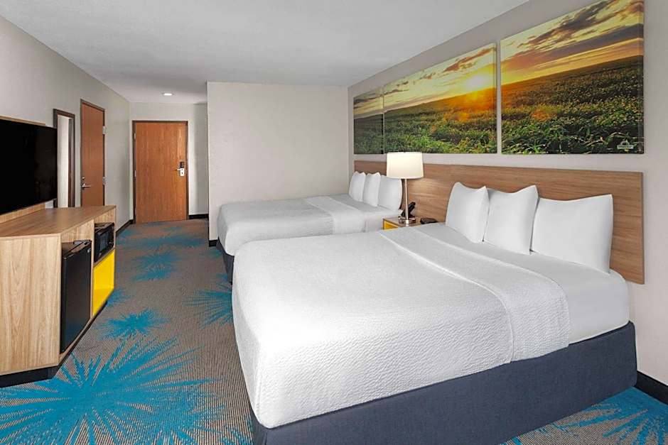 Days Inn & Suites by Wyndham of Morris
