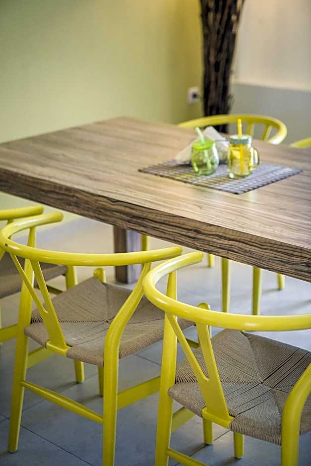 Meliti Waterfront Suites