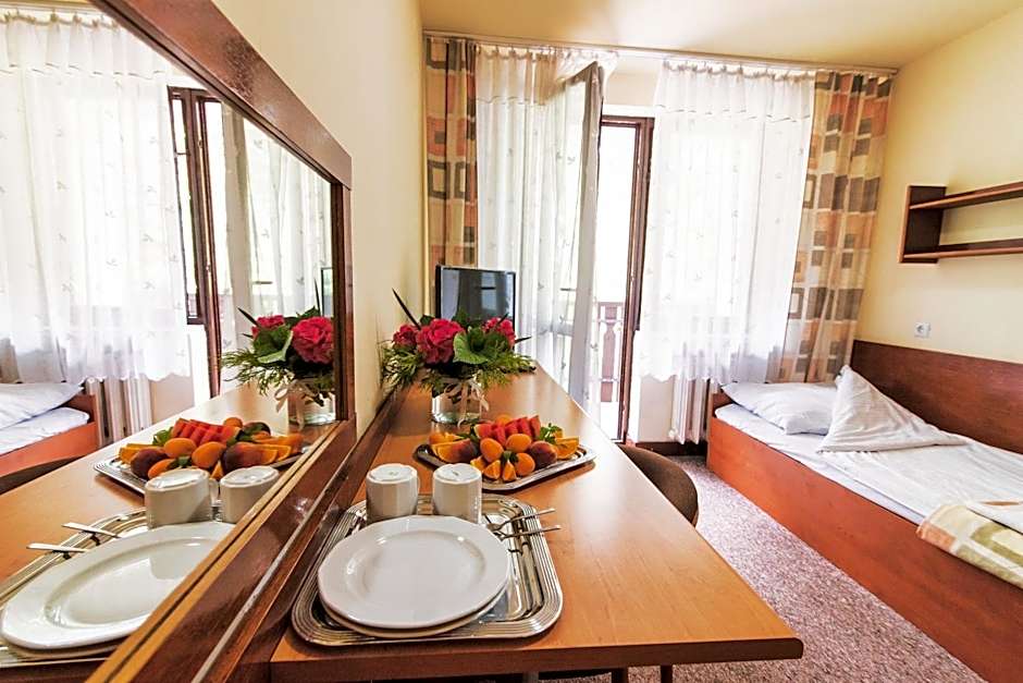 OW Inter Piast Kalbornia - z własną plażą z kąpieliskiem i przystanią