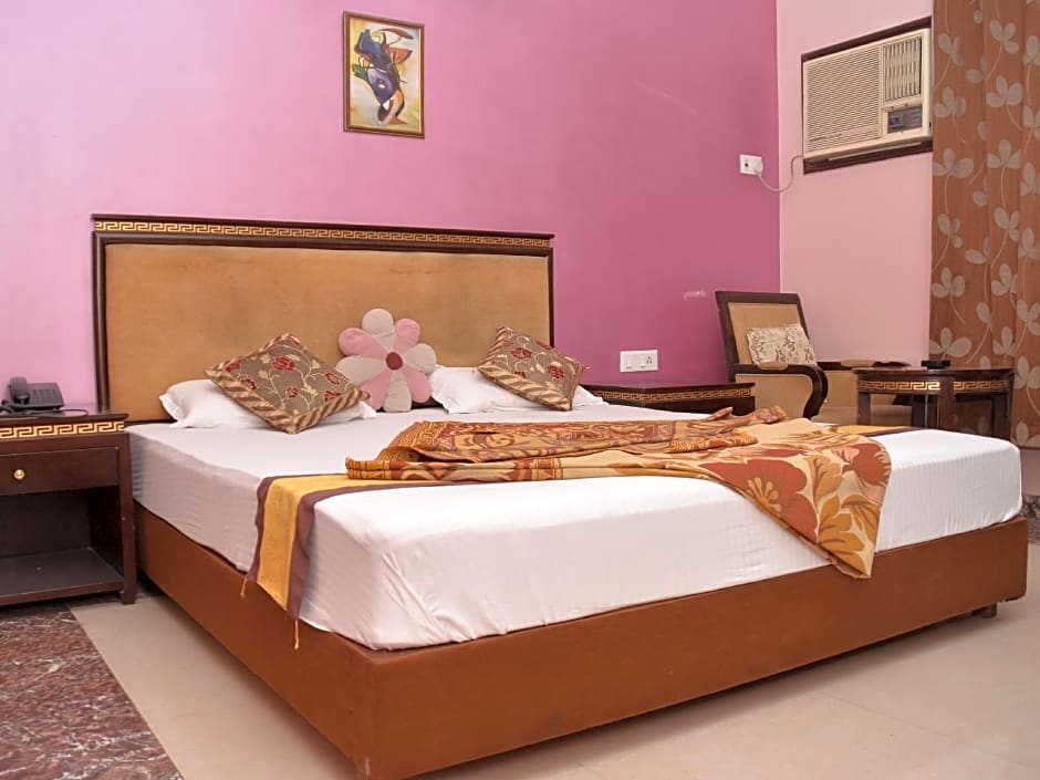 Revels Plum Hotel – Delhi, NY
