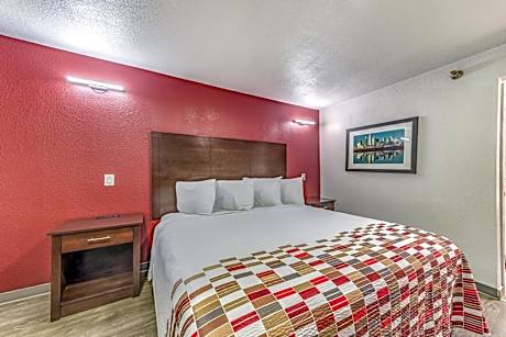 Deluxe King Room Disability Access Roll-In Shower Smoke Free