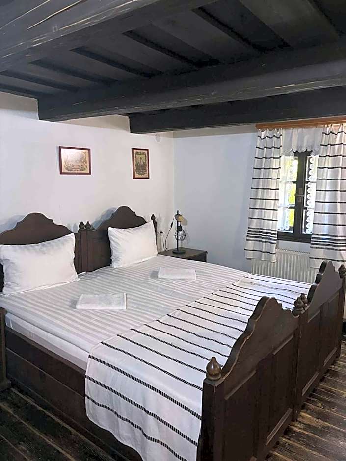 Hollóköves Vendégházak