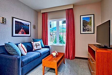 1 Bedroom Suite, 1 King, Sofa bed, Mountain view