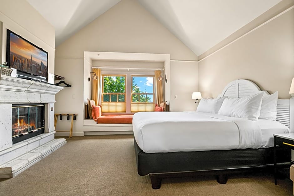 Saratoga Inn