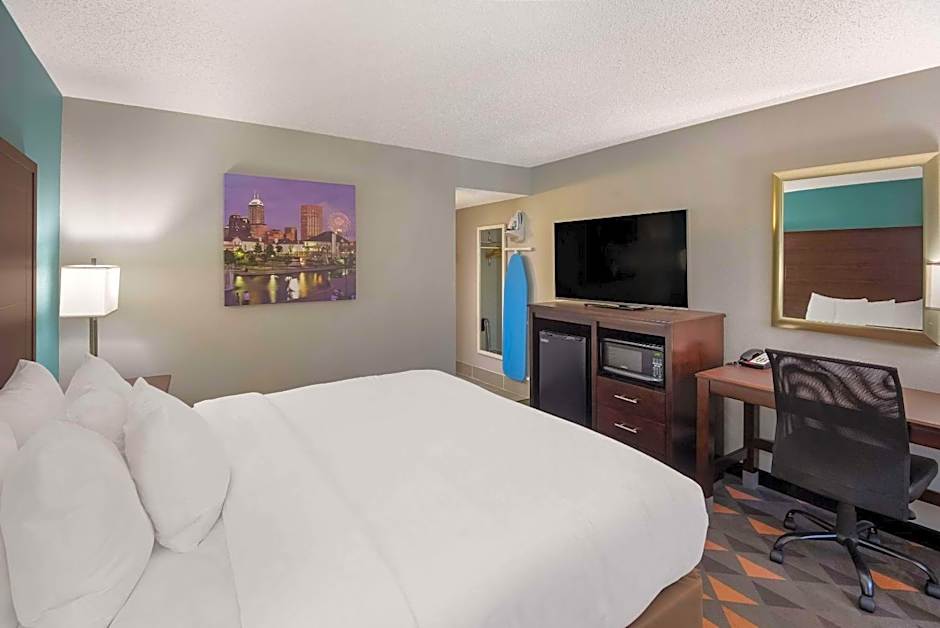 Clarion Pointe Indianapolis Northeast