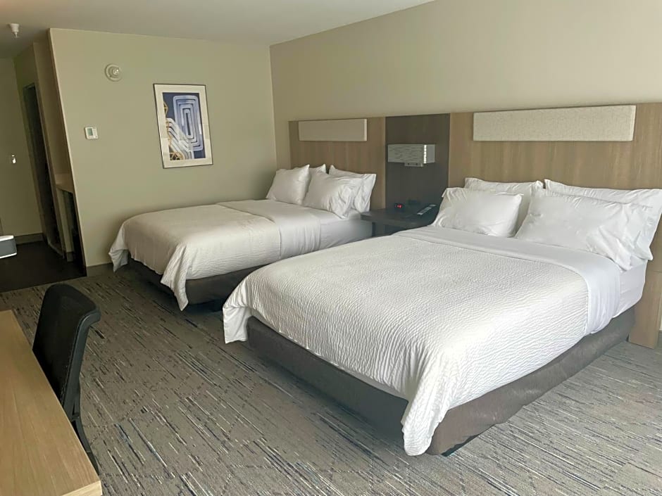 Holiday Inn Express & Suites Muskegon - Grand Haven, an IHG Hotel