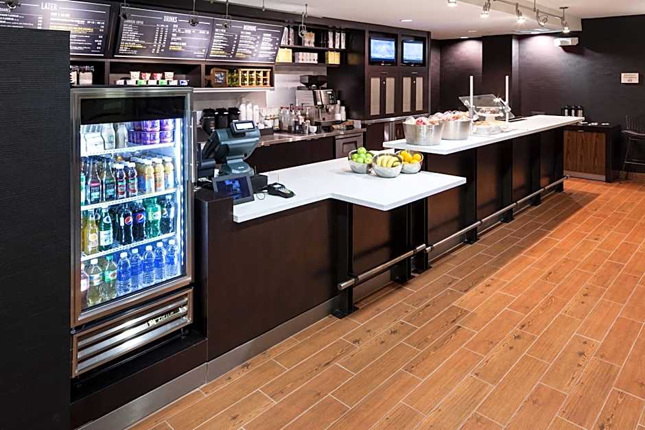 Courtyard by Marriott Miami At Dolphin Mall