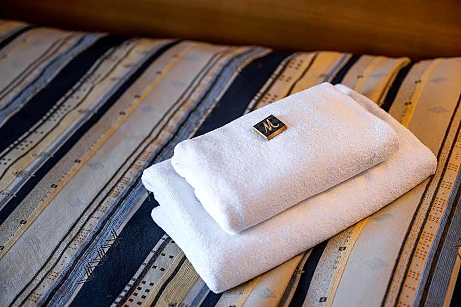 April hotel Panorama