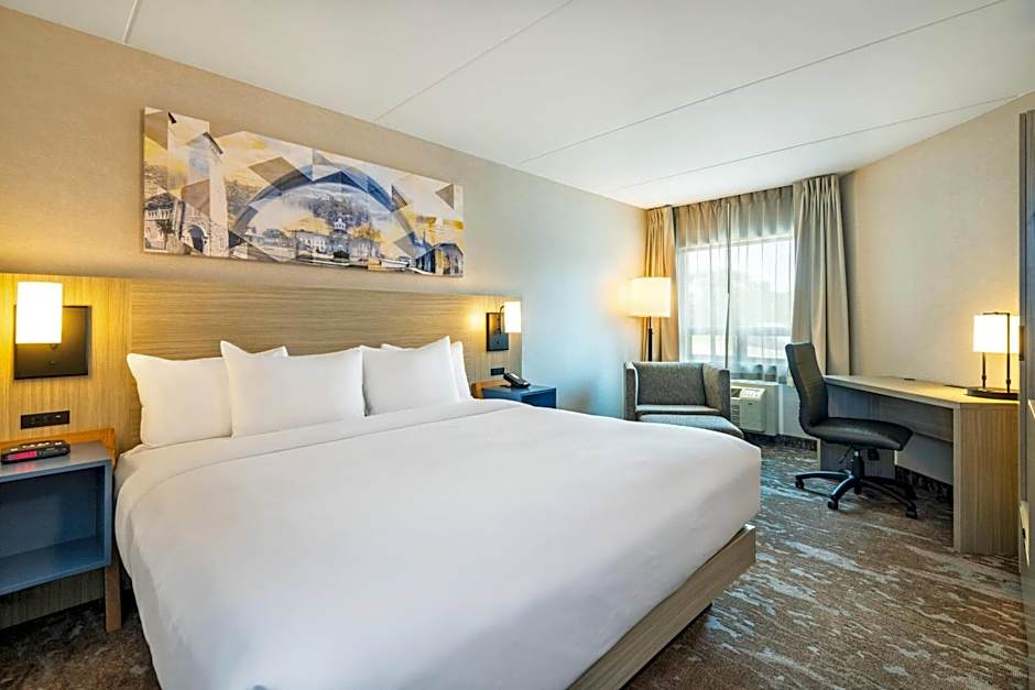 Comfort Inn Kingston - Highway 401