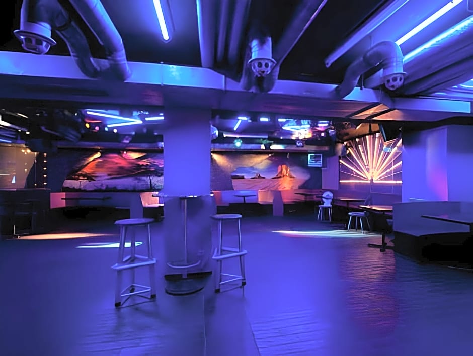 Haus International Hostel