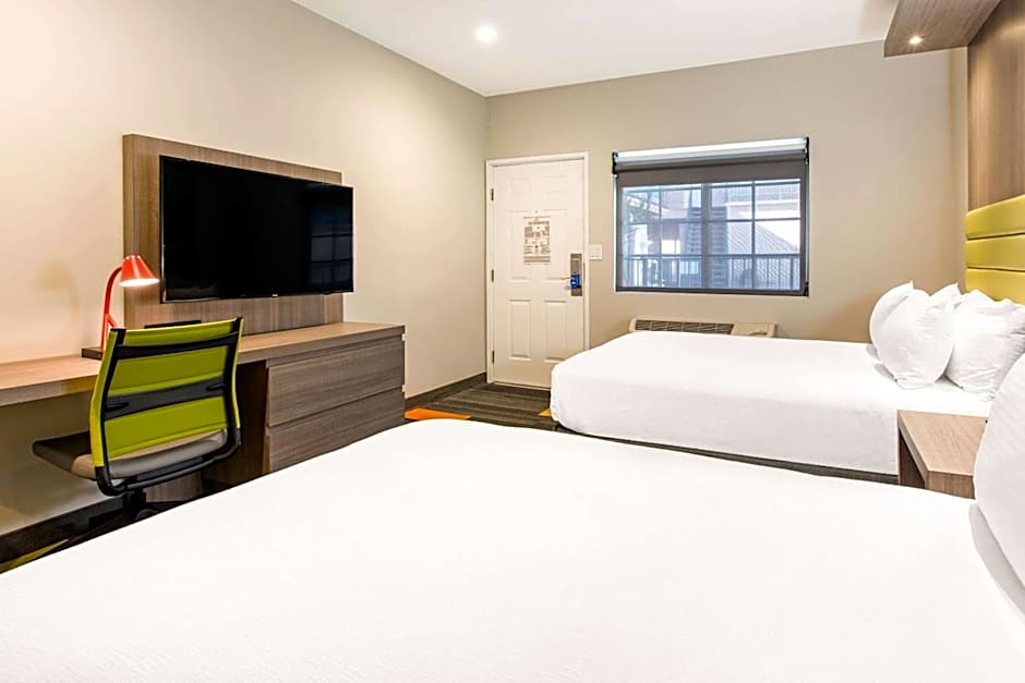 Rodeway Inn Near Melrose Ave